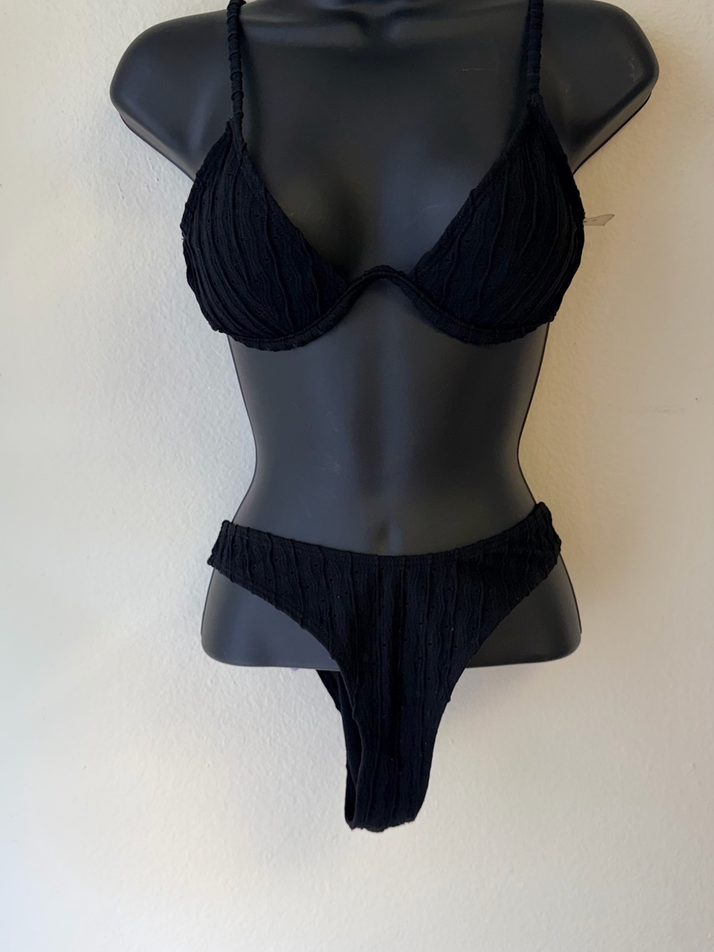 Black Women’s Two-Piece Bikini Set - Textured Underwire Top